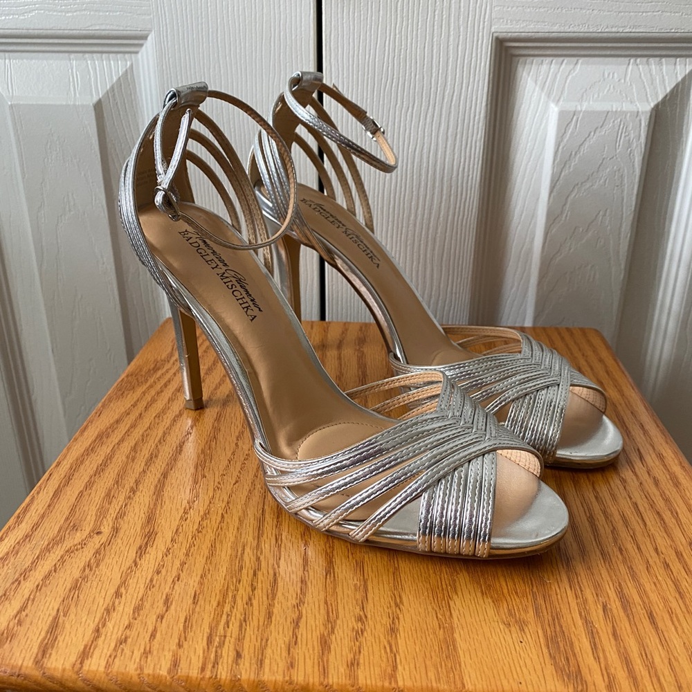 Badgley Mischka Silver Strappy Heels SZ 8